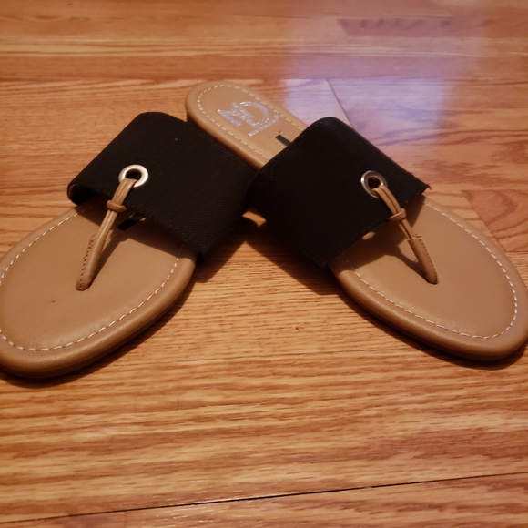 New Directions Sandles - Picture 1 of 4